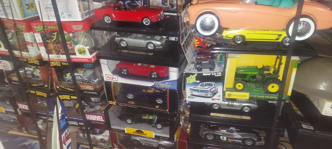 11 Die Cast Collection Cars Scale 1;18 