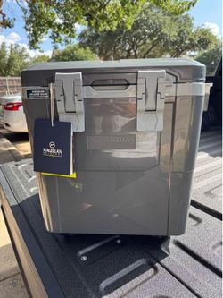Magellan Outdoors Pro Explorer 30qt Cooler