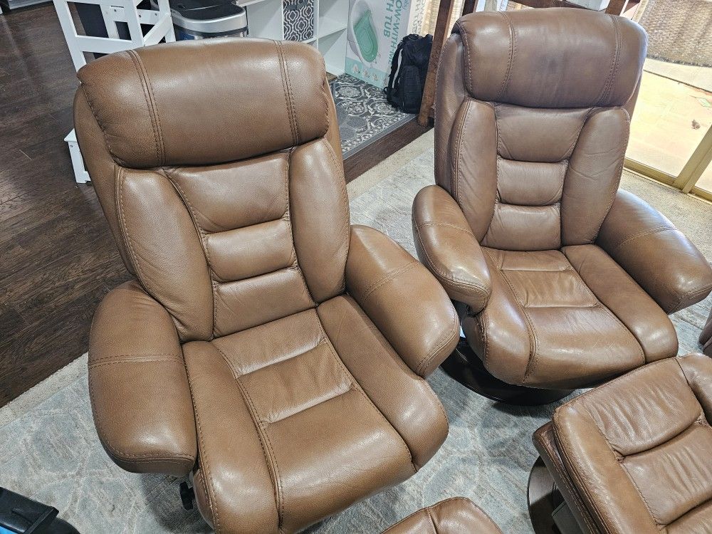 Set of (2) Leather Reclining/Swivel Chairs w/Ottomans