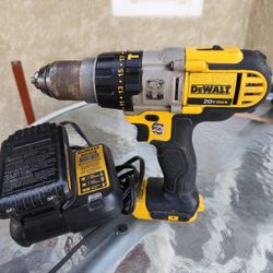 20 Volts Dewalt Hammer Drill One BATTERY AND A CHARGER