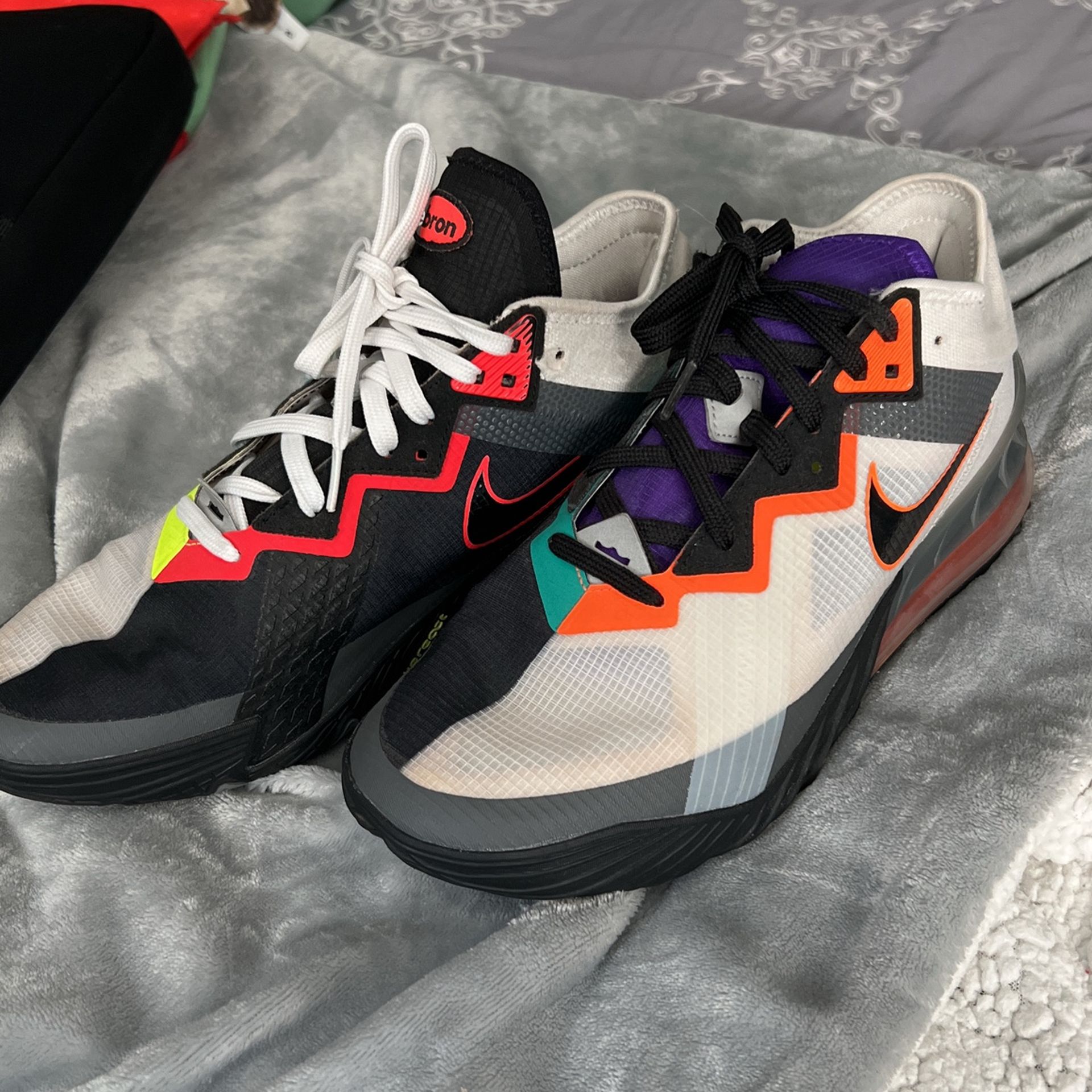 Lebron 18 Low “greedy” size 10.5
