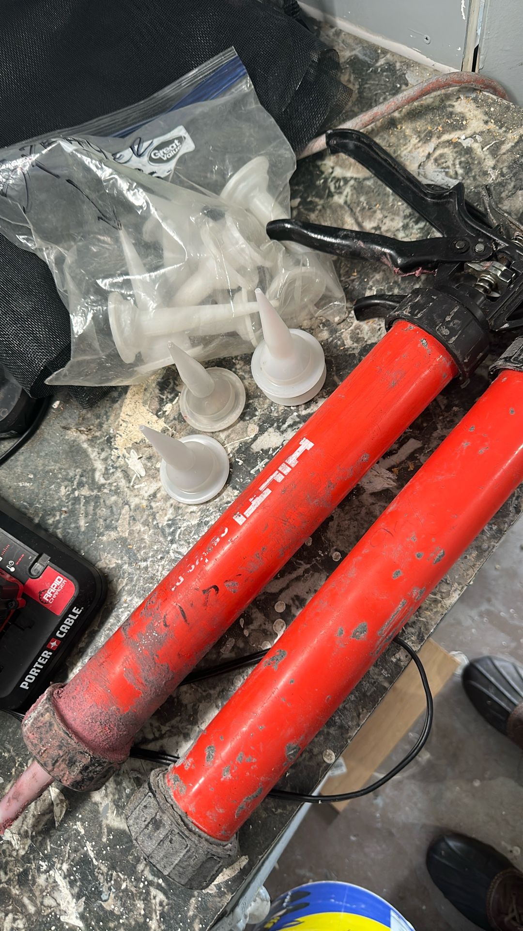 Hilti  2 Chaulking Guns  With A Bag Of Tips.  ✔️read Below 
