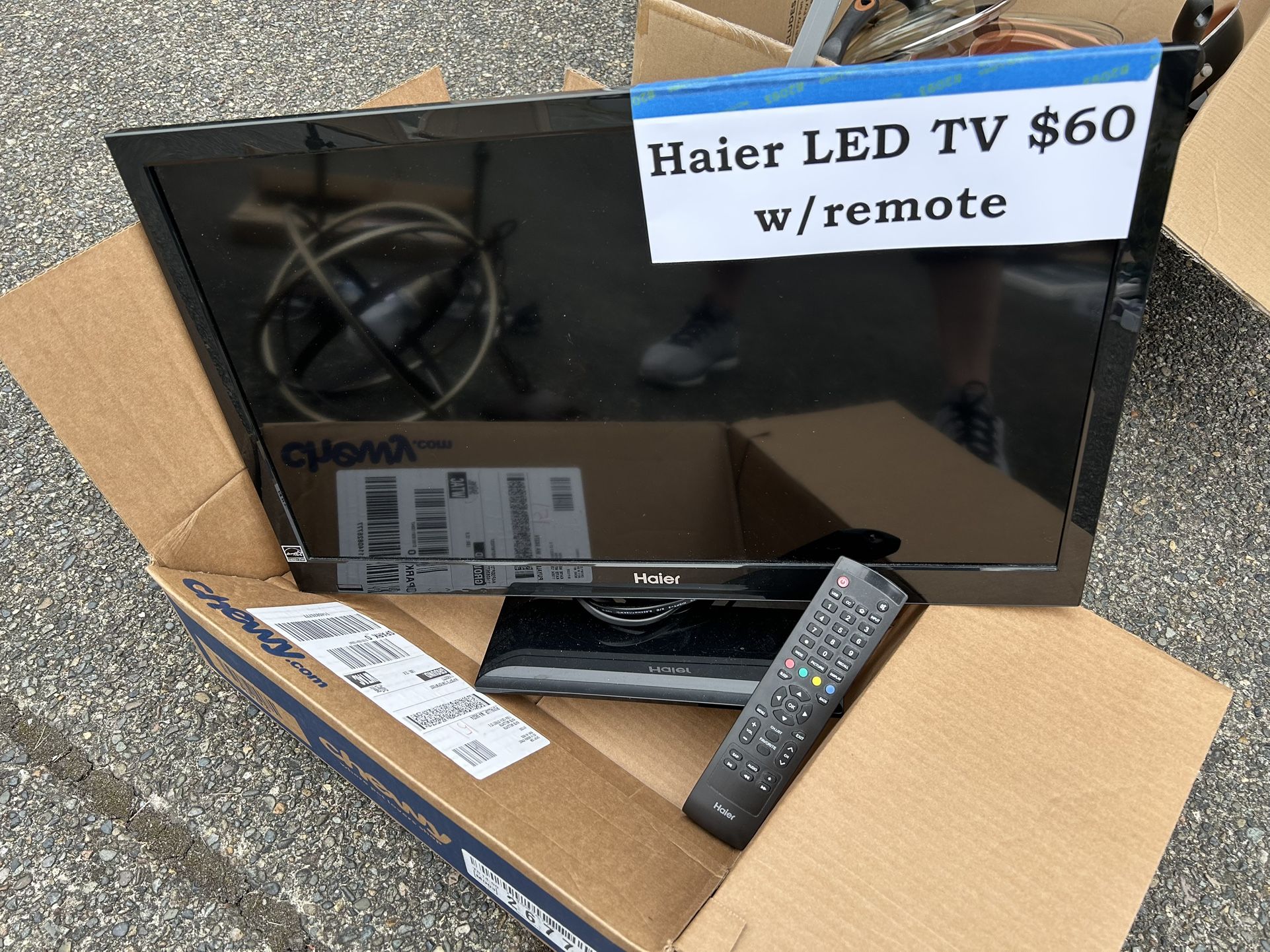 Haier LED TV w/remote