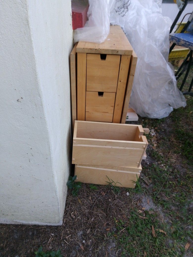 Leaf Table With Storage