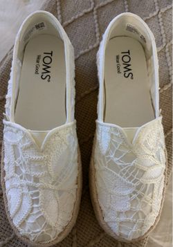 TOMS Women Shoe-Floral Crochet