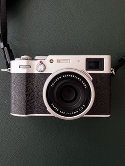 Fujifilm X100V Silver — Original Box & Accessories