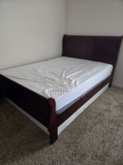 Queen bed  with mattress and box