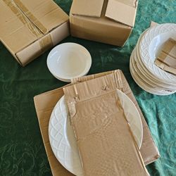 ONEIDA PICNIC 28-Piece Dinnerware Set