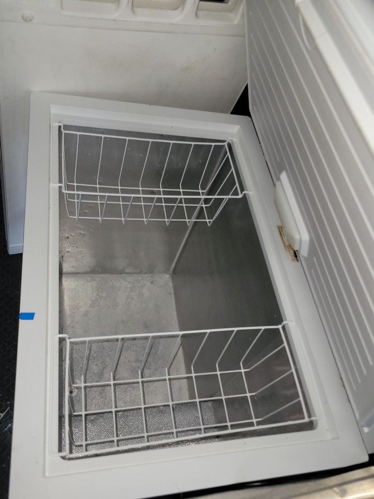 Vissani 7cu Ft. Chest Freezer 
