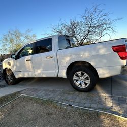2017 Nissan Titan