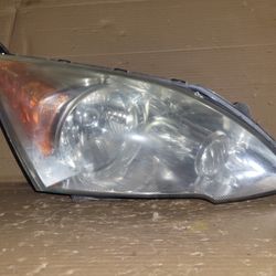 2007 2008 2009 2010 2011 Honda CR-V  Right Side Headlight Halogen 