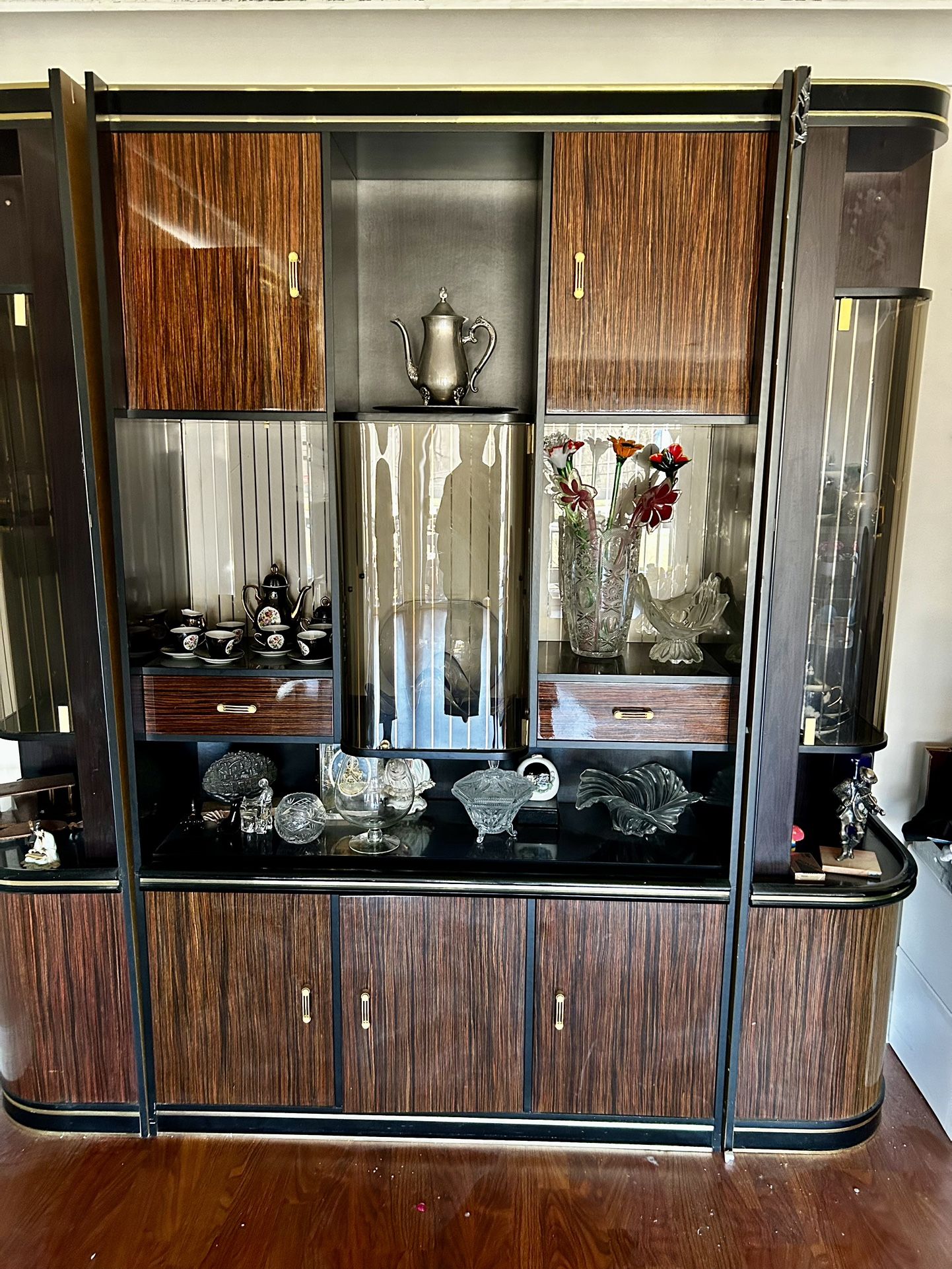 Classic Curio Cabinet 