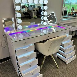 Beautiful new vanity with lights (mirror with bluetooth and speaker 