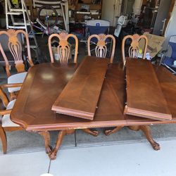 Dining room table and 6 chairs