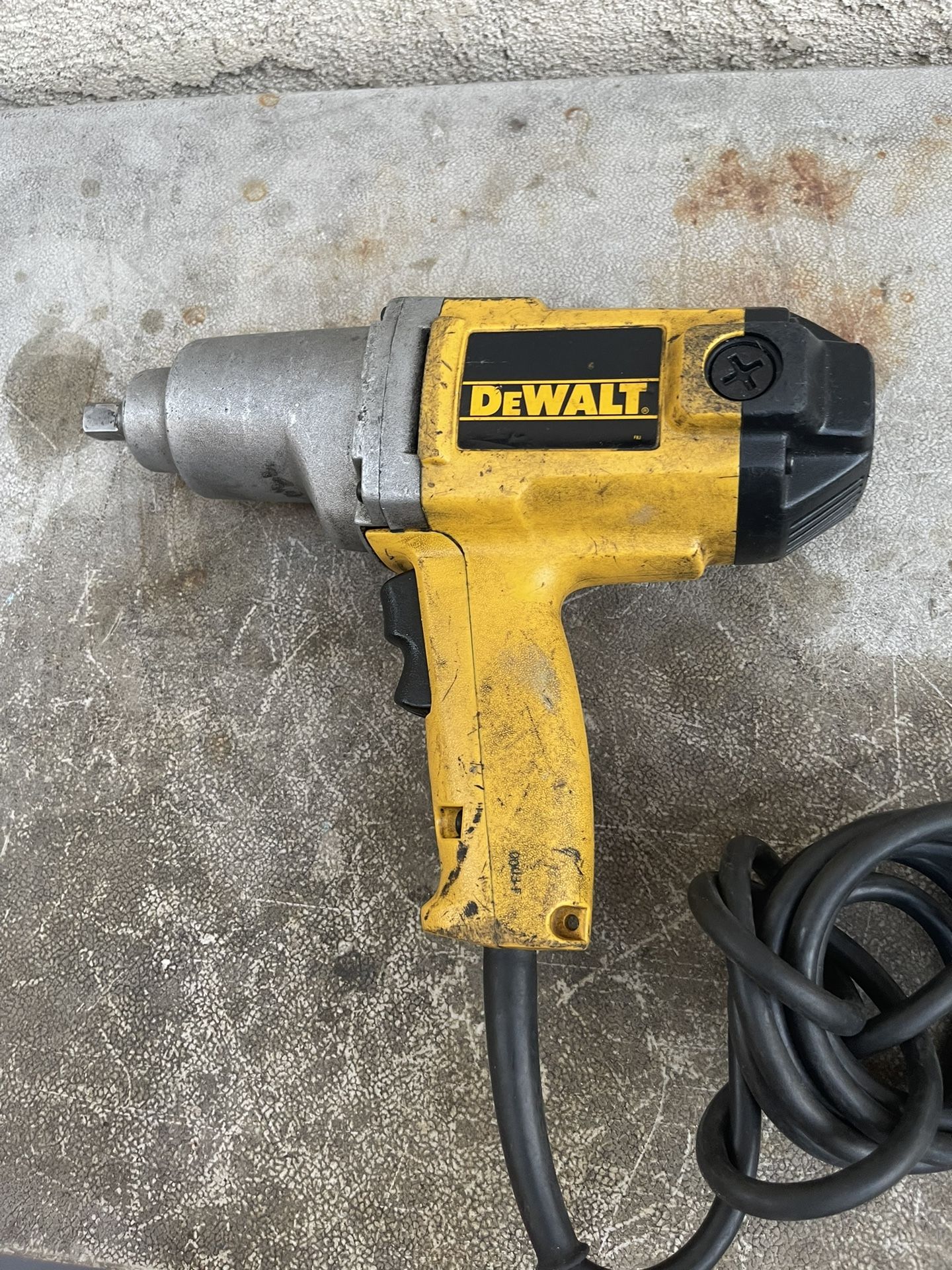 DeWalt Impact Wrench Everything Works Perfect For $80.00 CASH ONLY PICK UP ONLY ALL SALES FINAL