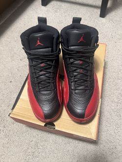 WORN TWICE JORDAN 12 FLU GAME SIZE 9