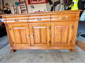 KELLER OAK BUFFET WITH 3 DRAWERS AND 3 DOORS