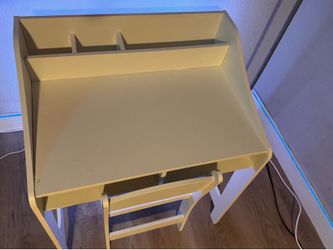 Kids white desk and chair