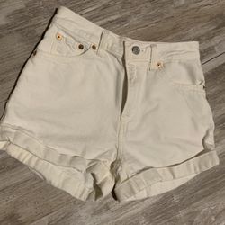 Levi’s White Mom Shorts 25W 