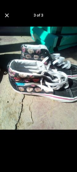 $10.00 Van's u.s. Juniors size 4.5