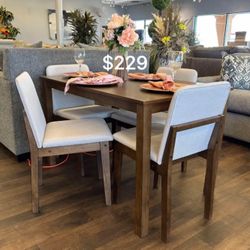 Beautiful! 5-pc Dining Table Set Walnut Finish 