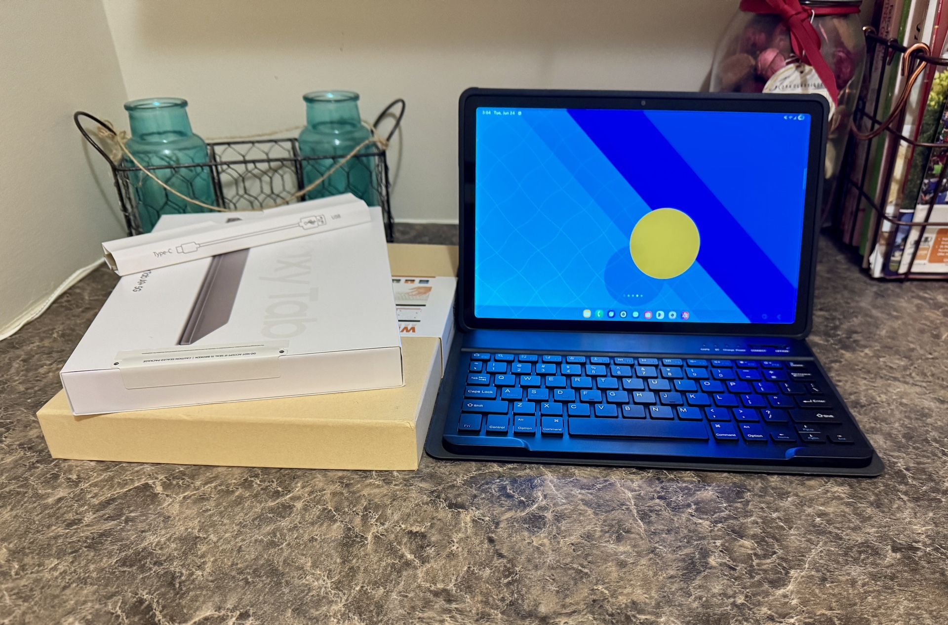 New / Sealed Samsung Galaxy Tab + New Keyboard/ Case + 12 Months Unlimited 5G Data Included!!!