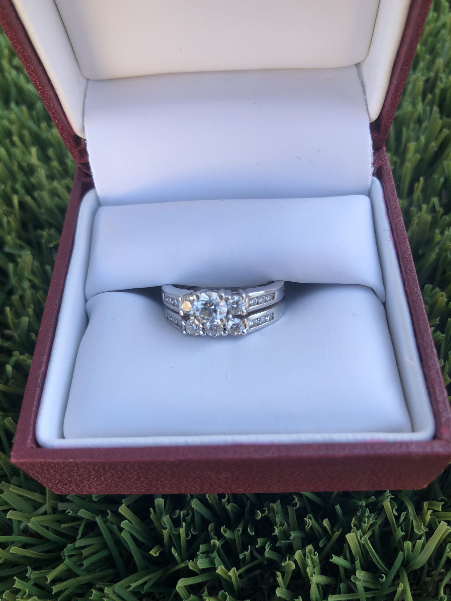 18KW 1TCW wedding ring and band