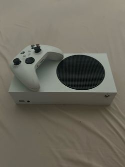 xbox series X with controller