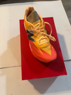 Size 7.5 2E Wide – New Balance FuelCell SuperComp Elite v5 Orange MRCEL3UD