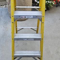 Warner 4ft Ladder 