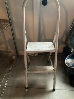 FOLDING 2 STEP LADDER / STEPSTOOL - WHITE - FOLDING TO SLIM SPACE SAVING