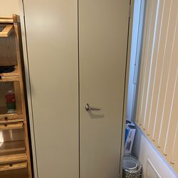 Metal storage cabinet with key