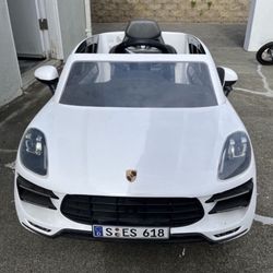 Rollplay Porsche Macan 6 V Battery Ride-on Vehicle
