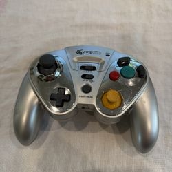 Pelican Silver Plastic G3 Wireless Controller for Nintendo GameCube