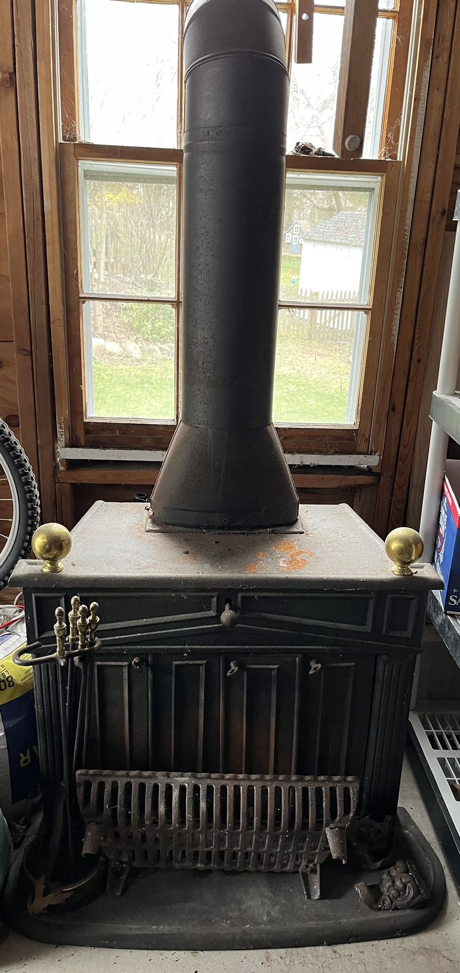 Cast Iron Wood Stove With Vent
