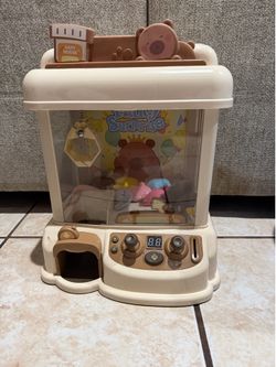 Mini claw machine