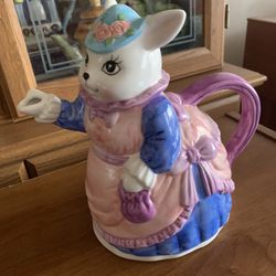  Victorian Bunny Ceramic Teapot