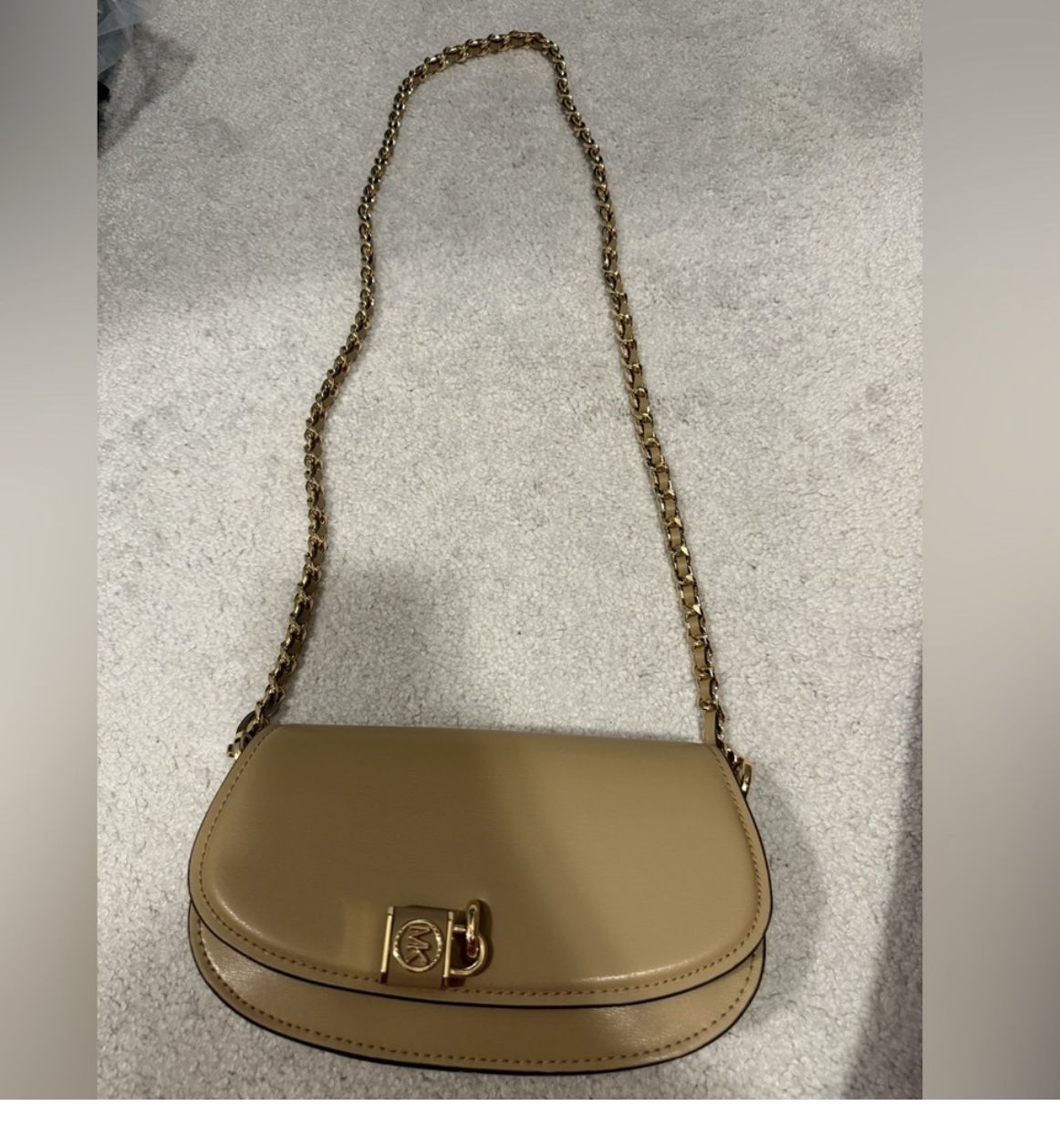 “Michael Kors Crossbody Bag – Excellent Condition, Gold Chain & Lock”
