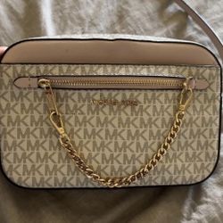 Jet Set Large Logo Crossbody Bag