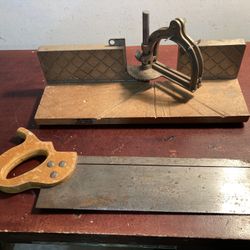 Vintage Craftsman Miter box with 16” Saw
