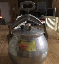 Afghanistan pressure cooker for Sale in Miami, FL - OfferUp