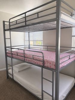Triple bunk