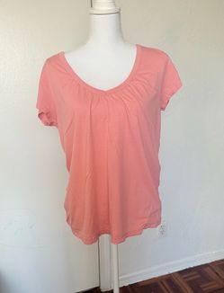 Old Navy women’s genuine pink V-Neck top size XL