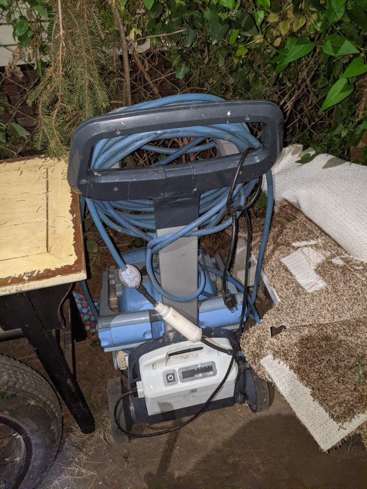 Dolphin Pool Cleaner Robot