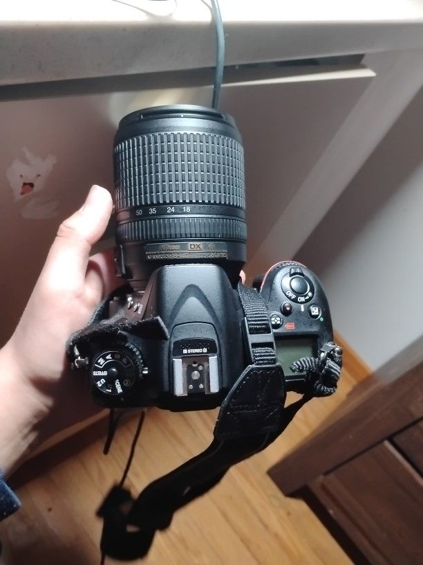 Nikon D7100 & VR Lens (no Sd, No Battery)