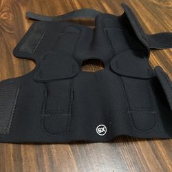 KNEE BRACE SIZE XS