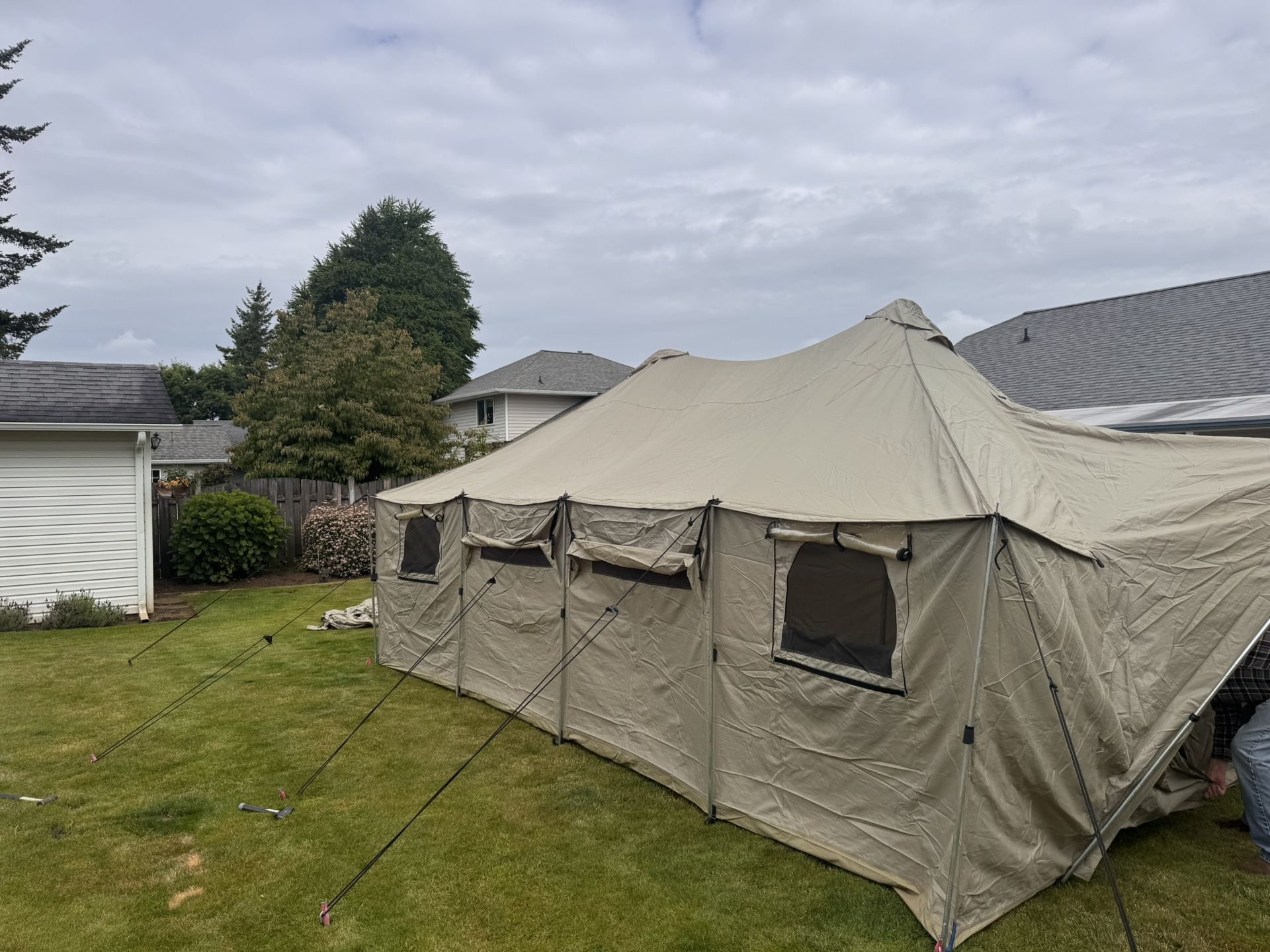 Cabela’s Alaknak Tent 12x20ft + Vestibule - Sleeps 10-12
