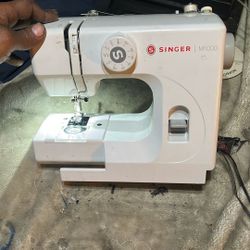 Singer M 1000 Sewing Machine