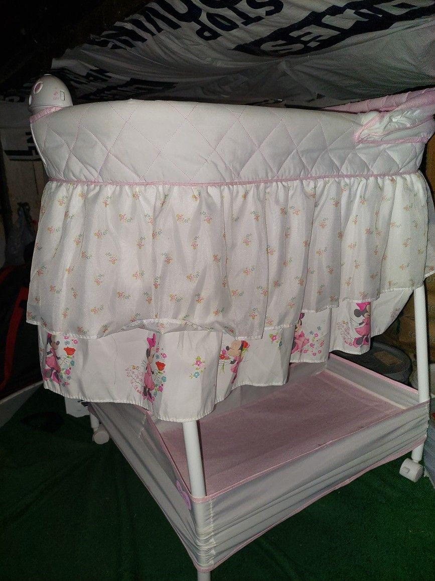 Baby Girl Minnie mouse. Bassinet