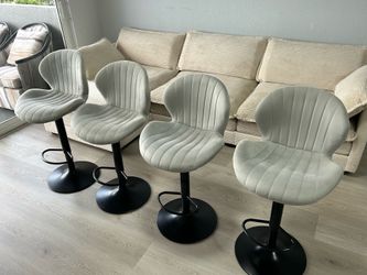 Juego de 4 sillas, $50 si lo buscas hoy